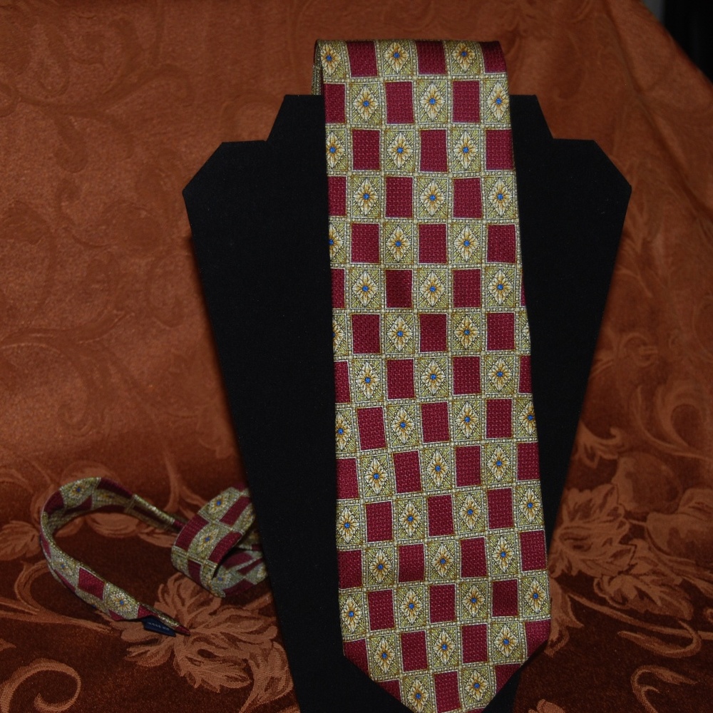 Roundtree & Yorke 100% silk hand sewn